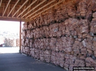 batiment-de-stockage-sechage-de-bois-buche-sur-palettes-en-scandinavie-photo-nordic-forestry-www-bioenergie-promotion-fr