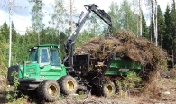 debardage-de-branches-pour-lenergie-en-suede-sur-porteur-amenage-www.bioenergie-promotion.fr
