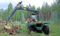 debardage-de-souches-a-dechiqueter-en-finlande-photo-autokanta-www.bioenergie-promotion.fr