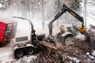 dechiquetage-hivernal-de-branches-en-finlande-photo-valtra-www.bioenergie-promotion.fr