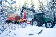 dechiquetage-hivernal-en-finlande-photo-valtra-www.bioenergie-promotion.fr
