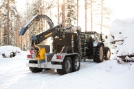dechiqueteuse-de-branches-tractee-en-finlande-photo-valtra-www.bioenergie-promotion.fr