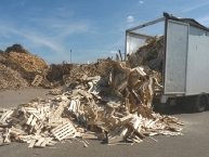 palettes-et-cagettes-usagees-sont-recyclables-comme-combustible-photo-frederic-douard-www.bioenergie-promotion.fr