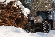 pile-de-bois-a-dechiqueter-en-finlande-photo-valtra-www.bioenergie-promotion.fr