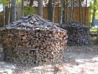 piles-de-bois-de-chauffage-au-massachusetts-a-la-mode-traditionnelle-allemande-photo-pat-leuchtmann-www-commonweeder-com