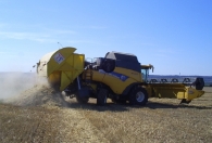 recuperateur-de-menue-paille-sur-une-moissonneuse-batteuse-photo-thierart-www.bioenergie-promotion.fr
