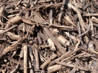 refus-de-criblage-de-dechets-verts-en-compostage-valorisables-en-bois-energie-photo-frederic-douard-www.bioenergie-promotion.fr