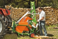 scie-circulaire-a-buches-posch-avec-entrainement-prise-de-force-tracteur-photo-posch-www.bioenergie-promotion.fr