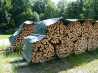sechage-de-bois-de-chauffage-dans-le-canton-de-saint-galles-suisse-photo-frederic-douard-www.bioenergie-promotion.fr
