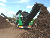 tri-des-refus-de-compostage-de-dechets-verts-pour-valorisation-en-combustion-photo-frederic-douard-www.bioenergie-promotion.fr