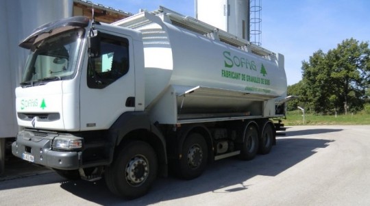 Camion souffleur de granulés Transmanut de la SOFAG