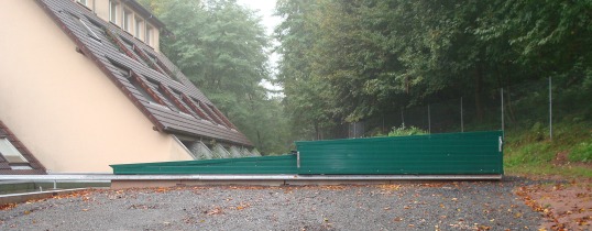 Le silo à bois déchiqueté de l'hôtel La Clairière
