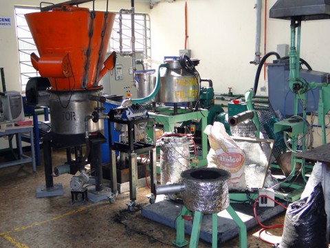 Ce four expérimental permet de transformer les cabosses en combustible. © Unimedios