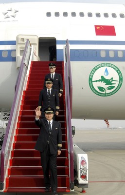 L'équipage du premier avion à voler au biocarburant en Chine, photo Air China
