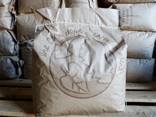 Les granulés Joalland Biocombustibles en sacs papier, photo Frédéric Douard