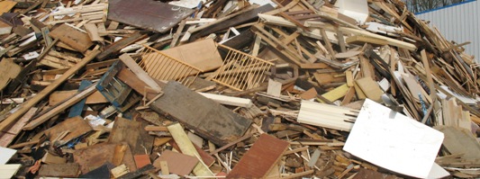 Déchets de vieux m meubles, photo Frédéric Douard