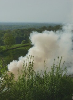 Le brûlage à l'air libre engendre des quantités de polluants  jusque 10 000 fois plus importantes par unité de biomasse consommée, que les chauffages à bois performants, photo Frédéric Douard  