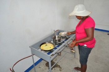 Cuisine au biogaz à Cite Soleil, Port au Prince, photo UN-MINUSTAH