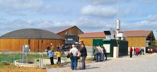 Inauguration du site de méthanisation du GAEC Semallé dans l’Orne en 2010, photo Philippe Touchais, Chambres d’agriculture France