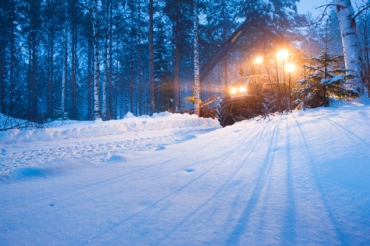 Déchiquetage de bois-énergie durant l'hiver finlandais, photo Valtra
