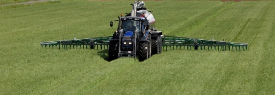 Epandage aux pendillards, photo Valtra
