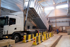 Fosse de réception des matières dans le bâtiment, photo Ferti-NRJ