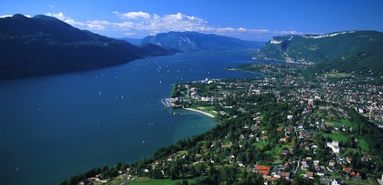 Aix-les-Bains au bord du lac du Bourget, photo Aix Congrés