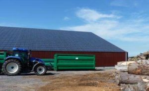 Couverture photovoltaïque de l'un des bâtiments de stockage de Adricompost, photo Frédéric Douard