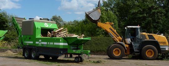 Broyage de palettes, photo Frédéric Douard