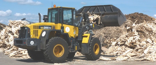 Réception de bois d'emballage sur la plateforme Tarvel Biomasse, photo Frédéric Douard