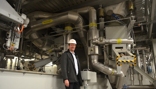 Christian Redl de Bertsch au pied du lit fluidisé de Berne, photo Frédéric Douard