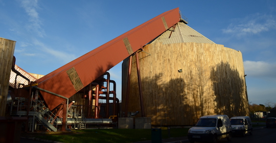 Le silo et son convoyeur à chaines SERA, photo Frédéric Douard