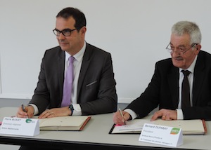 Signature du contrat GRT-SMET pour ECOCEA