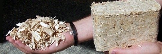 Briquette de bois Baudelet Autrement-Bois réalisée sur une presse RUF, photo Baudelet