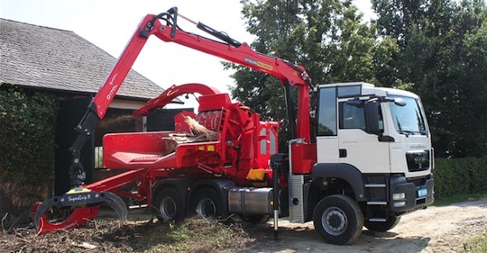 La déchiqueteuse de bois Biber 84 montée sur porteur MAN 6 x 6