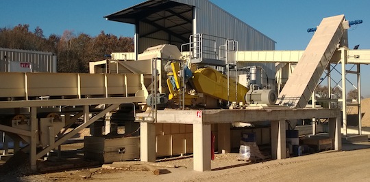 Le broyeur Saalasti à l'usine Biosyl de Cosne-sur-Loire dans la Nièvre