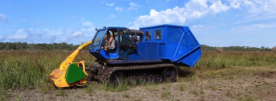 Broyeur exportateur sur chenillard MD TRACK acheté par la société SLAT en 2014, photo Ménard-Darriet-Cullerier