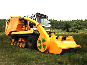 Broyeur exportateur Biogreen sur chenillard en 2013, la version industrielle du BREC, photo Ménard-Darriet-Cullerier