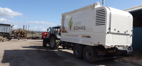 Caisson souffleur de plaquettes sur remorque des Ets Lakes Biomass au Royame-Uni