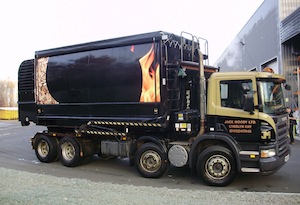 Camion souffleur de plaquettes des Ets Jack Moody au Royaume-Uni, photo Transmanut