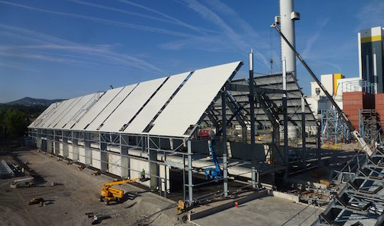 Construction du silo à plaquettes de la centrale Provence 4 par RBL-REI, été 2014, photo E.On