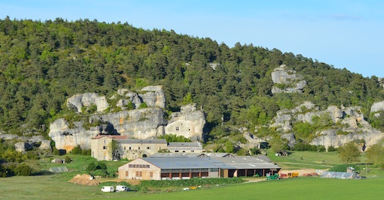 La ferme des Baumes est chauffée au bois déchiqueté depuis 2010, photo Frédéric Douard