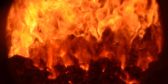 La zone de gazéification sur grille montre une bonne maîtrise du flux d'air primaire et très peu d'envolées, photo Frédéric Douard