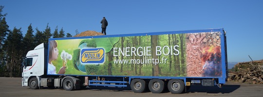 L'une des 12 semi-remorques attachées au transport du bois-énergie de Moulin TP, photo F. Douard