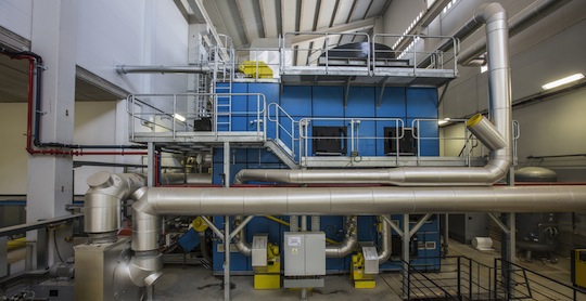 La chaudière à huile thermique Polytechnik chez L'Oréal Burgos