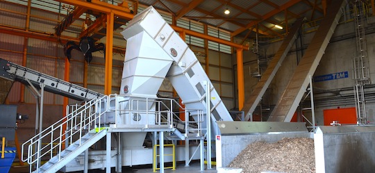 La halle de réception et traitement du bois équipée par TBM Vecoplan, photo Frédéric Douard