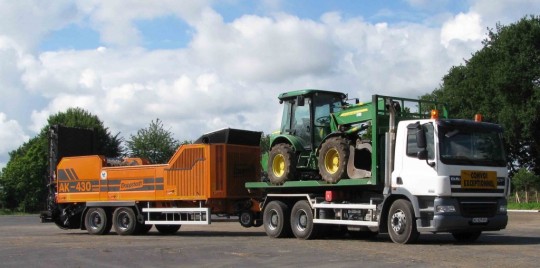 Transport du broyeur de déchets verts Doppstadt AK-430, photo ABE