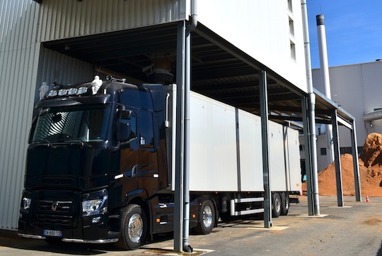 Chargement d'un camion de granulés en vrac chez BC 48 à Mende, photo Frédéric Douard,