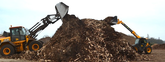 Deux des chargeurs de Anjou Bois Energie, photo Frédéréic Douard