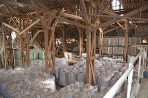 Le stockage du granulé en big bags, photo Frédéric Douard